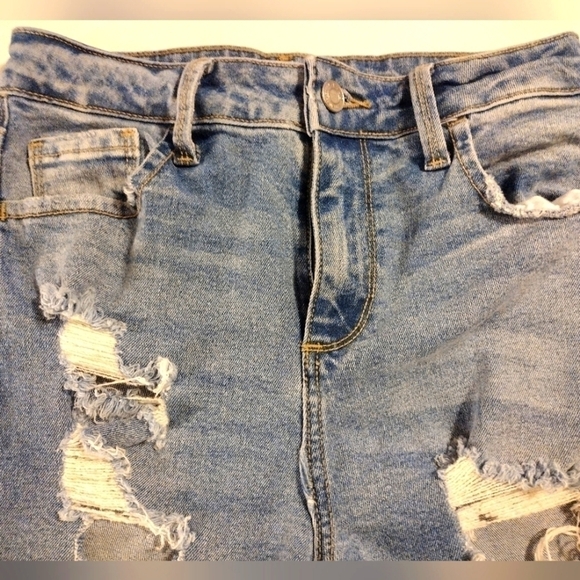 DISTRESSED Jeans w/Fade - Picture 2 of 4